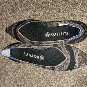 Rothys- Point- Golden Shim-Purchased in SF @ The Filmore Street store.